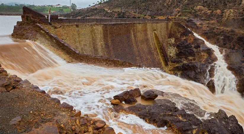 Катастрофа в Кении: 42 жертвы после прорыва дамбы