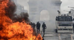 Париж готовится к беспорядкам после парламентских выборов