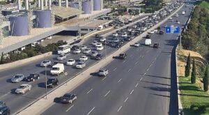 На ряде улиц Баку затруднено движение транспорта