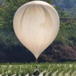 Шар с мусором из КНДР упал на территории офиса президента Южной Кореи