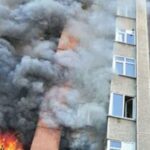 В Баку произошел пожар в здании, эвакуировано 10 человек