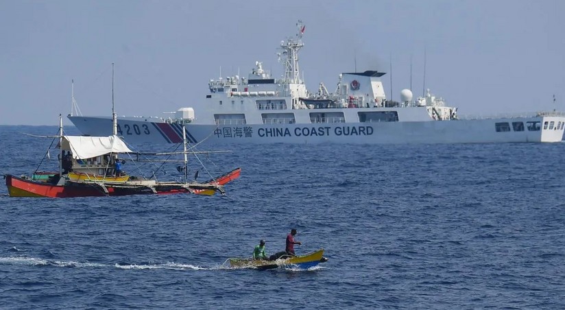 В Южно-Китайском море столкнулись катера морской полиции КНР и Филиппин