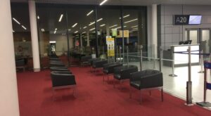 Два терминала парижского аэропорта Орли эвакуировали из-за угрозы взрыва