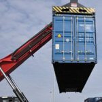 Дефицит контейнеров в РФ вызвал рост цен на морскую доставку из Китая