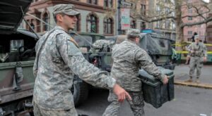 границ

«Мощный щит границ США: Национальная гвардия приведена в боевую готовность в 15 штатах