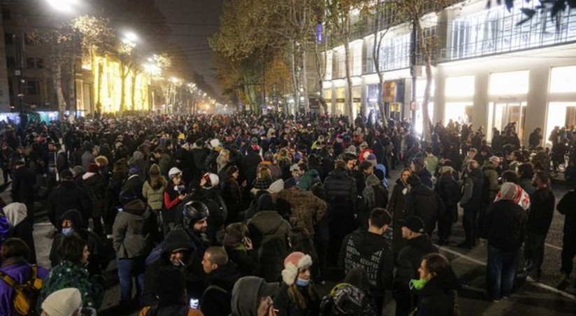 Эпицентр протеста: движение около университета в Тбилиси заблокировано