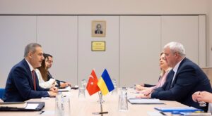 Следующий шаг в укреплении дружеских связей: Переговоры глав МИД Турции и Украины