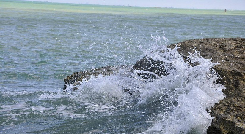 Бушующие волны на Каспии: высота до 6 метров!