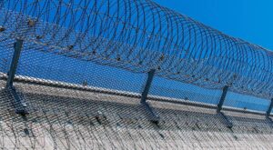 Невероятное побег из Аль-Джадида: заключенные в Ливии убежали в ходе жестоких столкновений