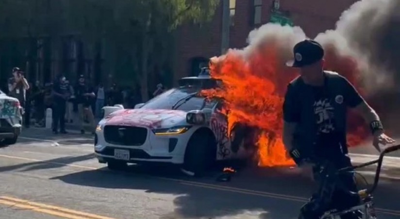 Беспорядки и насилие во время протестов в Лос-Анджелесе: два полицейских ранены