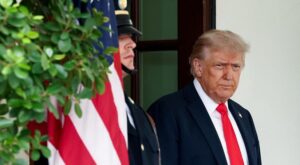 Битва в интернете: Трамп обвиняет Иран в нарушении ядерной сделки, но кто на самом деле раскалил накал?