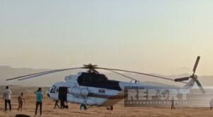 Неустанная борьба с огнем: вертолеты МЧС над лесным пожаром в Джалилабаде