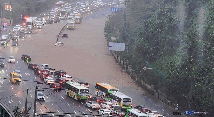 Трагедия в Южной Корее: Наводнение унесло жизни четырех человек, тысячи эвакуированы