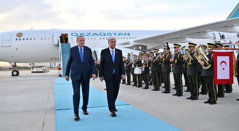 Неожиданная встреча двух лидеров: Президенты Казахстана и Турции обсудили важные вопросы в аэропорту