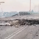 Срочно эвакуируйтесь! Разрушение моста в микрорайоне Херсона угрожает жизни жителей