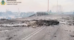 Срочно эвакуируйтесь! Разрушение моста в микрорайоне Херсона угрожает жизни жителей