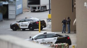 Трагедия на парковке: три человека погибли в результате стрельбы в магазине США